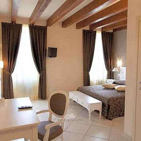 Roma Hotel 3*